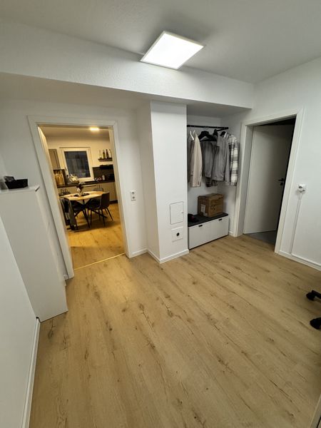 2025 modernisierte 2,5-Zimmer-ETW *Einbauküche*Stellplatz*Provisionsfrei**